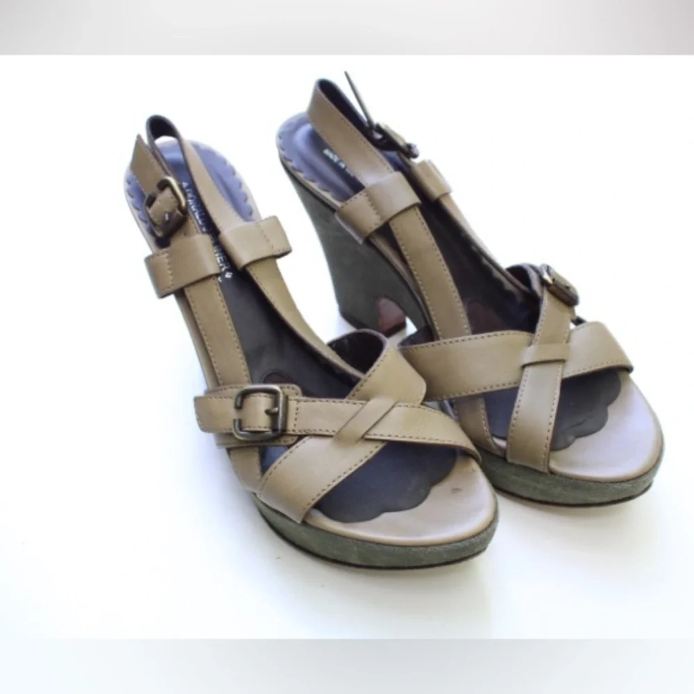 Donald J. Pliner platform sandals